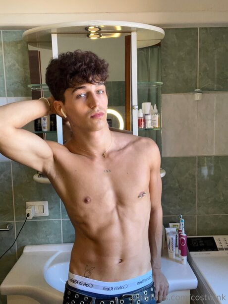 Photo nue de fuite OnlyFans de Xcost