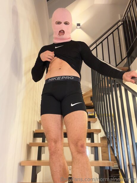 Photo nue de fuite OnlyFans de Normalnoahfree