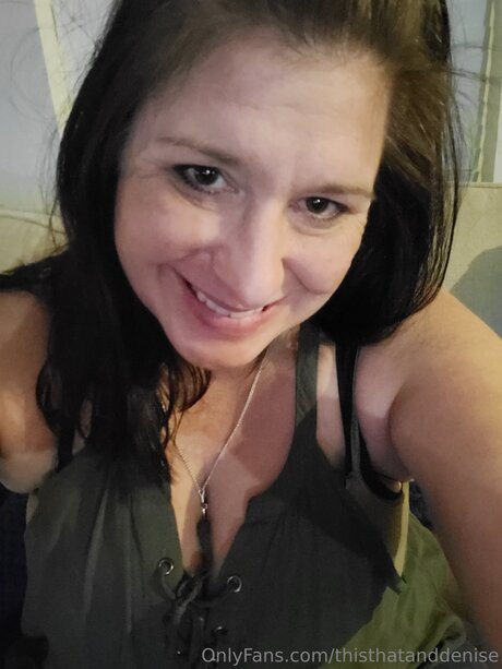 Photo nue de fuite OnlyFans de Thisthatanddenise