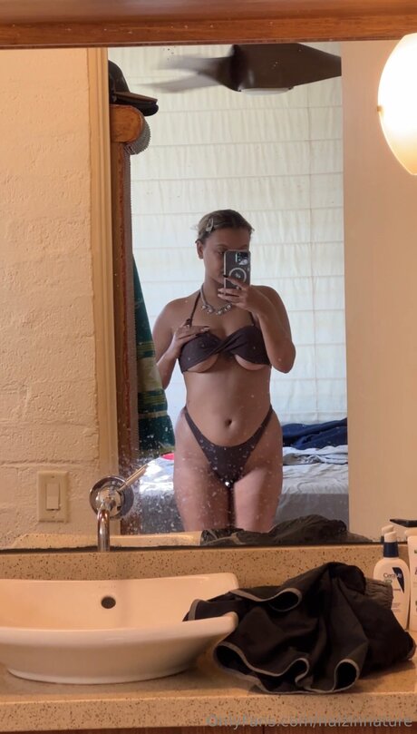 Photo nue de fuite OnlyFans de Nalzinnature