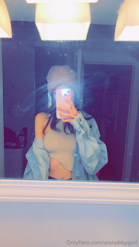Photo nue de fuite OnlyFans de Alanabbygurl