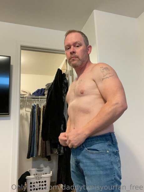 Photo nue de fuite OnlyFans de Daddytimisyourfan Free