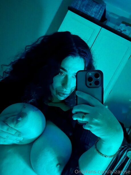 Photo nue de fuite OnlyFans de Alizarose