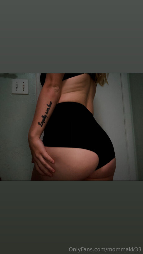 Photo nue de fuite OnlyFans de Mommakk33