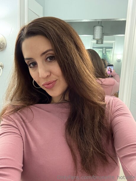Photo nue de fuite OnlyFans de Brunette Hotwife