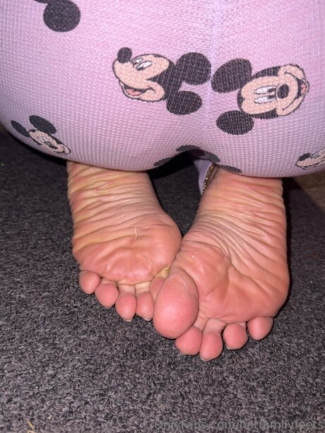Hotfamilyfeets