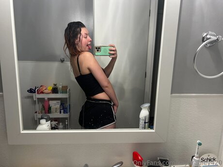 Photo nue de fuite OnlyFans de Kaybradley420