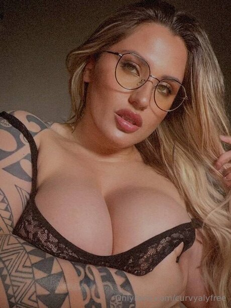 Photo nue de fuite OnlyFans de Curvyalyfree