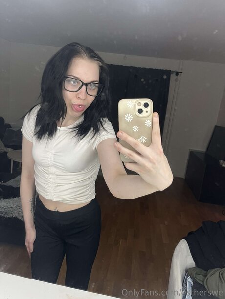 Photo nue de fuite OnlyFans de Estherswe