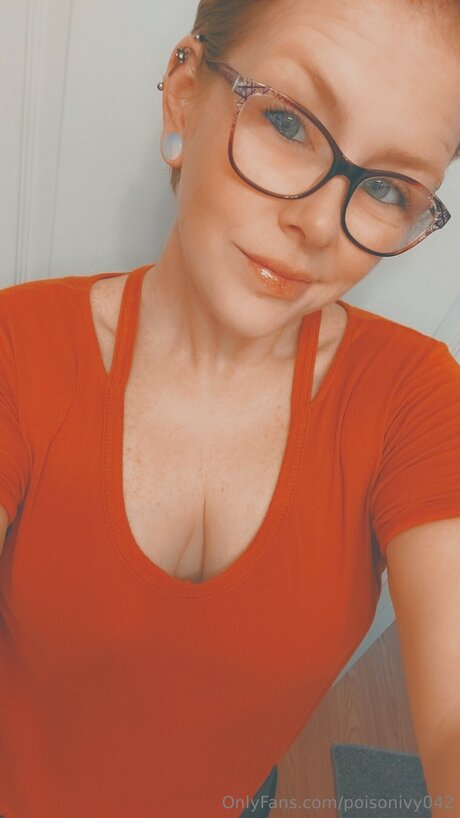 Photo nue de fuite OnlyFans de Poisonivy042