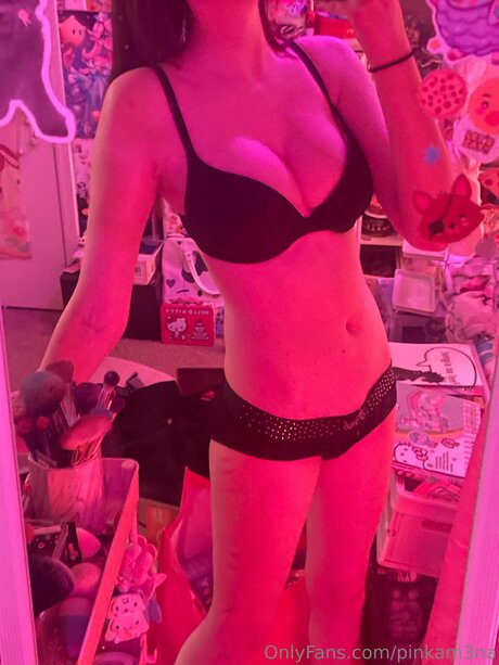 Photo nue de fuite OnlyFans de Pinkam3na