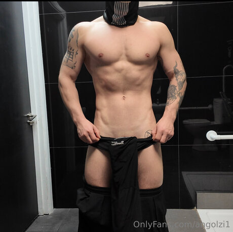 Photo nue de fuite OnlyFans de Angolzi1