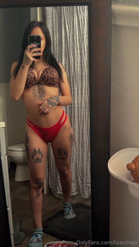 Photo nue de fuite OnlyFans de Lizardraja