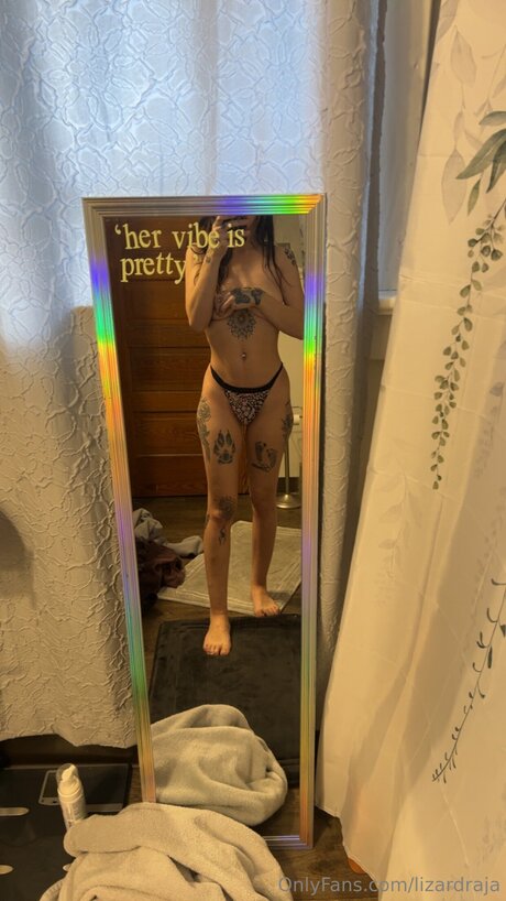 Photo nue de fuite OnlyFans de Lizardraja