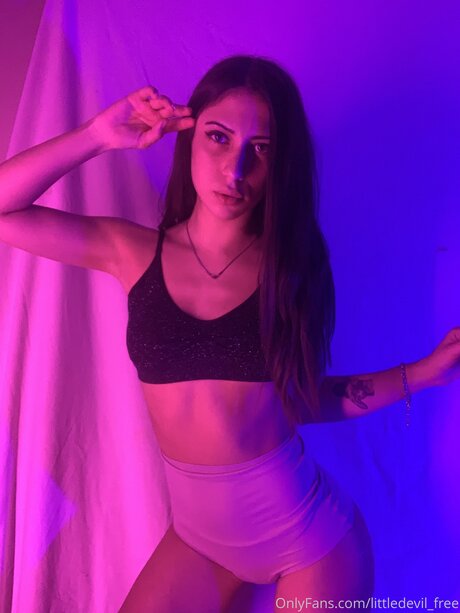 Photo nue de fuite OnlyFans de Littledevil Free