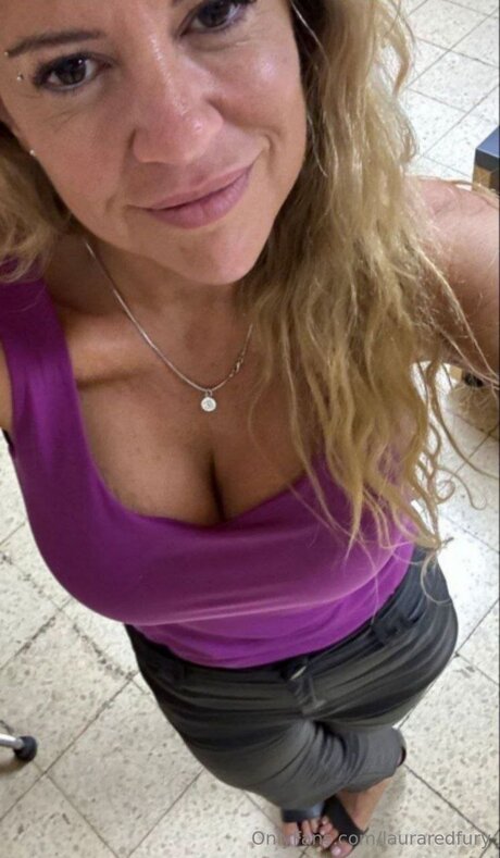 Photo nue de fuite OnlyFans de Lauraredfury