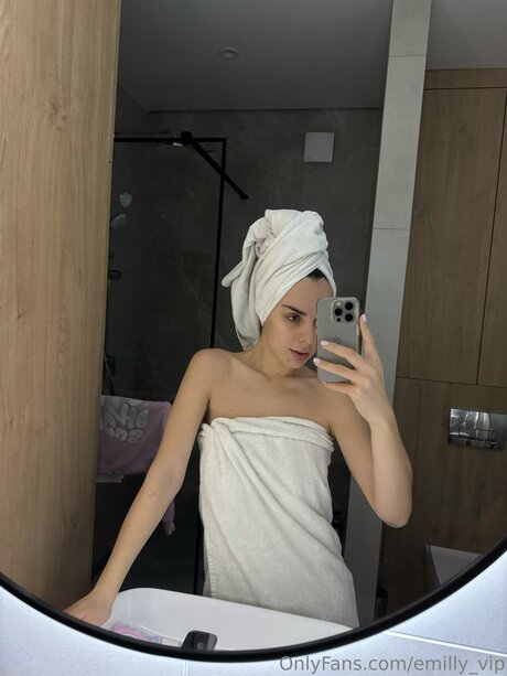Emilly Vip