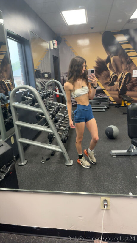 Photo nue de fuite OnlyFans de Younglust24