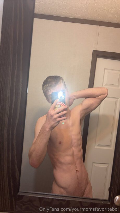 Yourmomsfavoriteboi