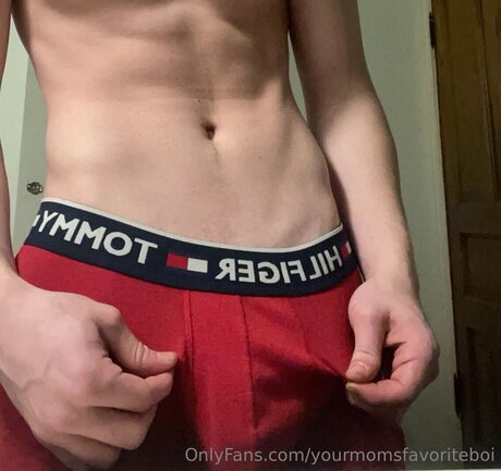 Photo nue de fuite OnlyFans de Yourmomsfavoriteboi