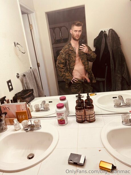 Photo nue de fuite OnlyFans de Big Manmac