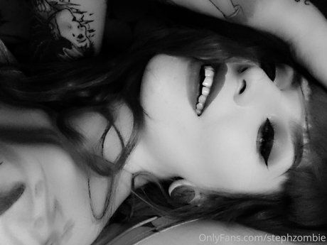 Photo nue de fuite OnlyFans de Glam Suicide