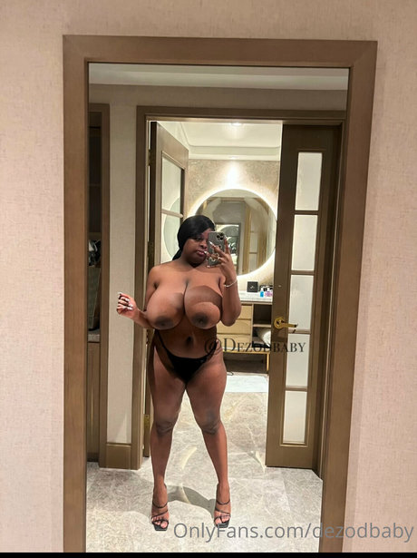 Photo nue de fuite OnlyFans de Dezodbaby