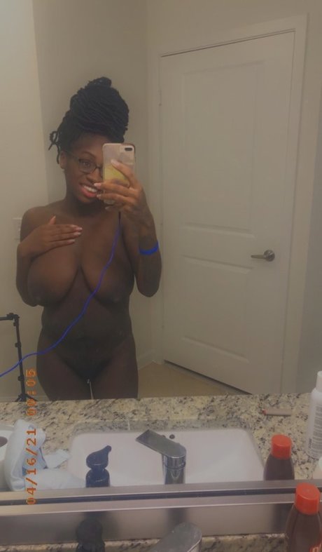 Photo nue de fuite OnlyFans de Barbie Bugatti