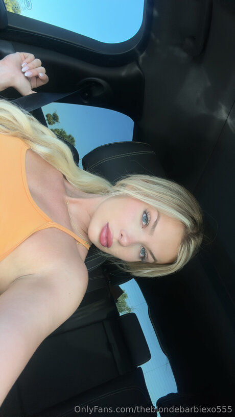 Photo nue de fuite OnlyFans de Theblondebarbiexo555