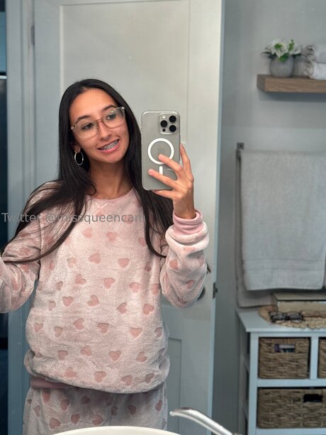 Photo nue de fuite OnlyFans de Officiallyraine