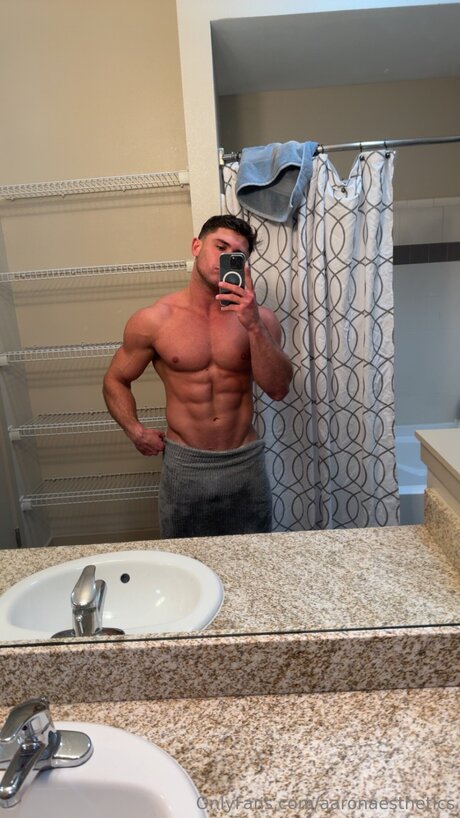 Photo nue de fuite OnlyFans de Aaronaesthetics