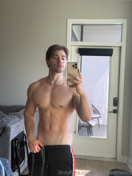 Photo nue de fuite OnlyFans de Aaronaesthetics
