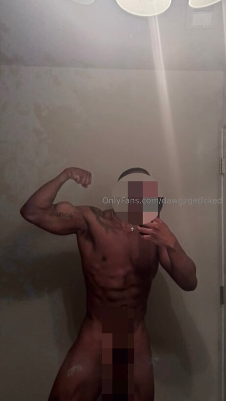 Photo nue de fuite OnlyFans de Dawgzgetfcked