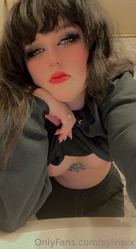 Sylvipix Young Goth Milf