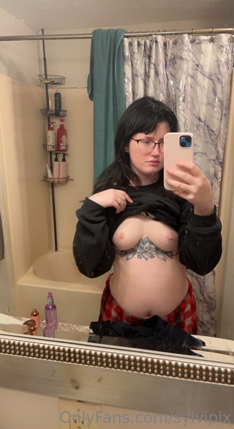 Sylvipix Young Goth Milf