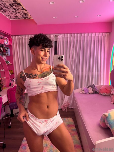 Photo nue de fuite OnlyFans de Emivelaaa