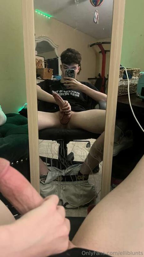 Photo nue de fuite OnlyFans de Elliblunts