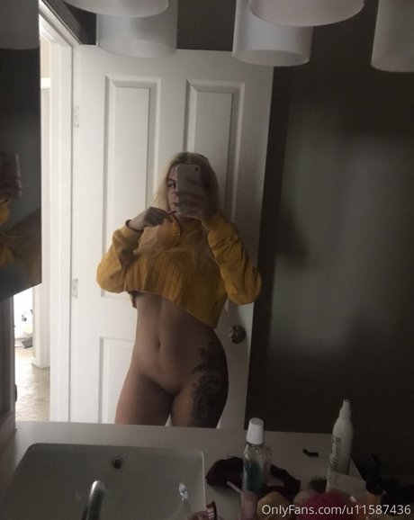 Photo nue de fuite OnlyFans de Kiyabarista