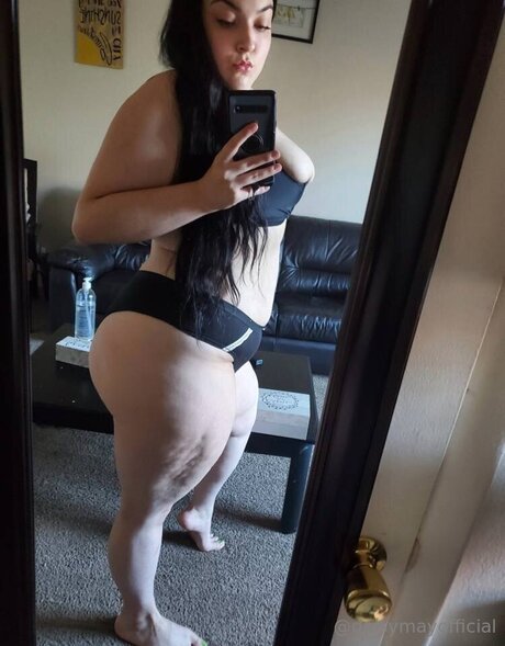 Photo nue de fuite OnlyFans de Daisymayofficial