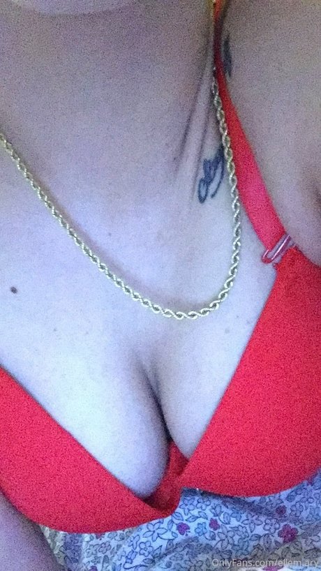 Photo nue de fuite OnlyFans de Ellem Ary