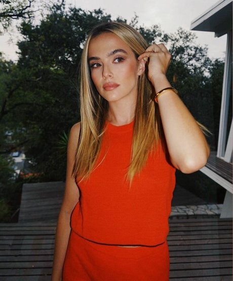 Zoey Deutch