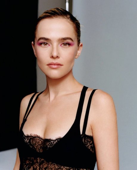 Zoey Deutch