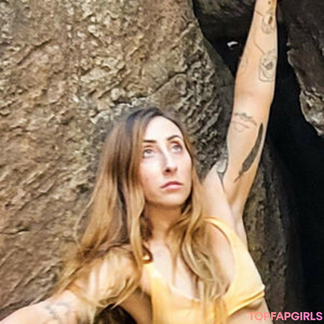 Photo nue de fuite OnlyFans de Zoebytheriverfree #15 Photo nue de fuite OnlyFans de Zoebytheriverfree #15