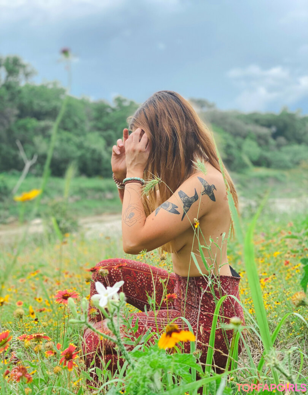 Photo nue de fuite OnlyFans de Zoebytheriverfree #24 Photo nue de fuite OnlyFans de Zoebytheriverfree #24