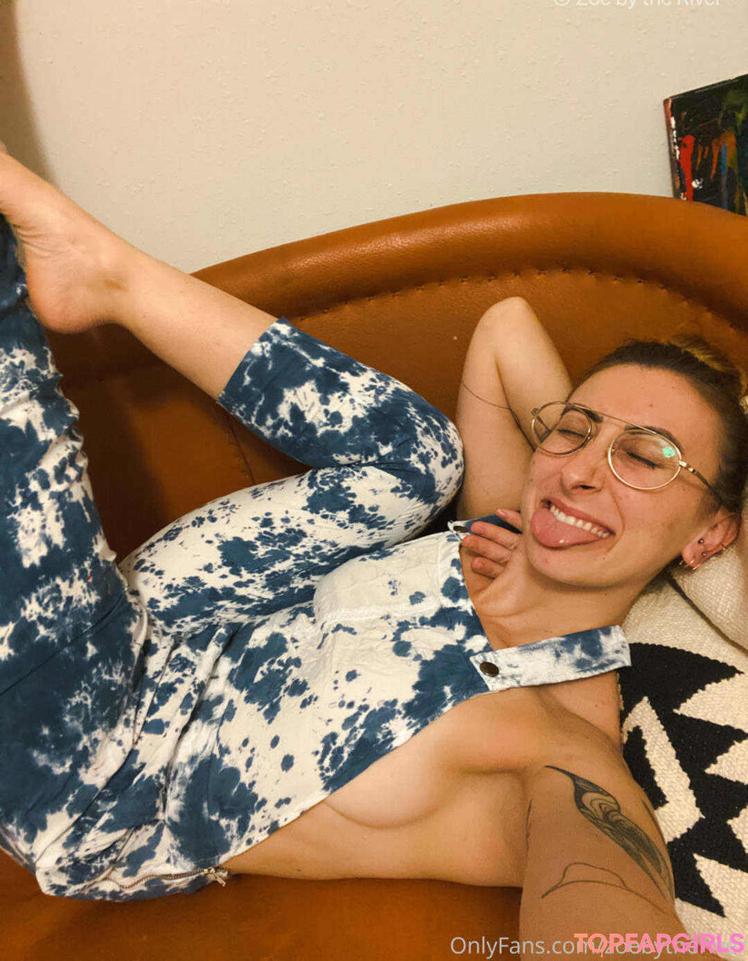 Photo nue de fuite OnlyFans de Zoebytheriverfree #27 Photo nue de fuite OnlyFans de Zoebytheriverfree #27