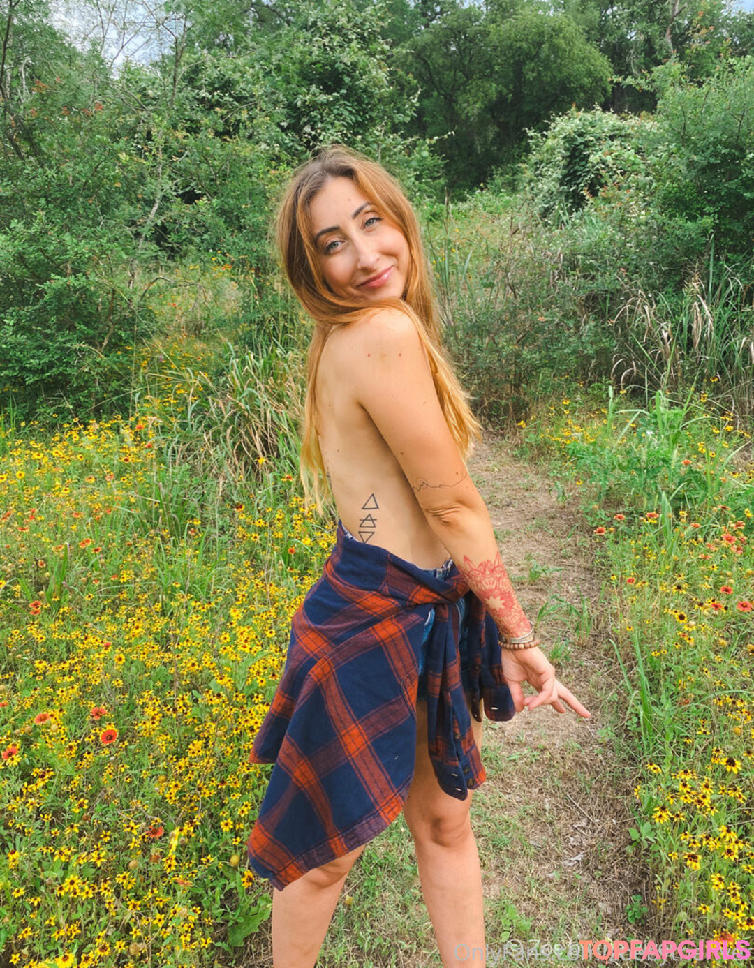 Photo nue de fuite OnlyFans de Zoebytheriverfree #37 Photo nue de fuite OnlyFans de Zoebytheriverfree #37