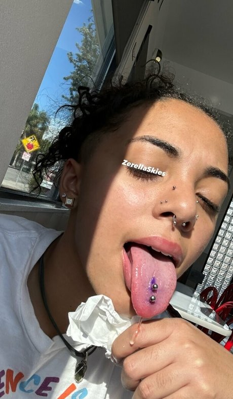 Photo nue de fuite OnlyFans de Zerella Skies