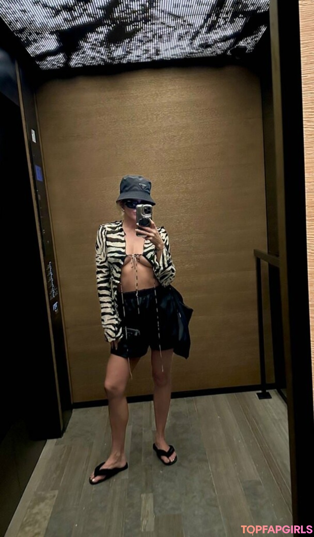 Photo nue de fuite OnlyFans de Ashley Roberts #186 Photo nue de fuite OnlyFans de Ashley Roberts #186