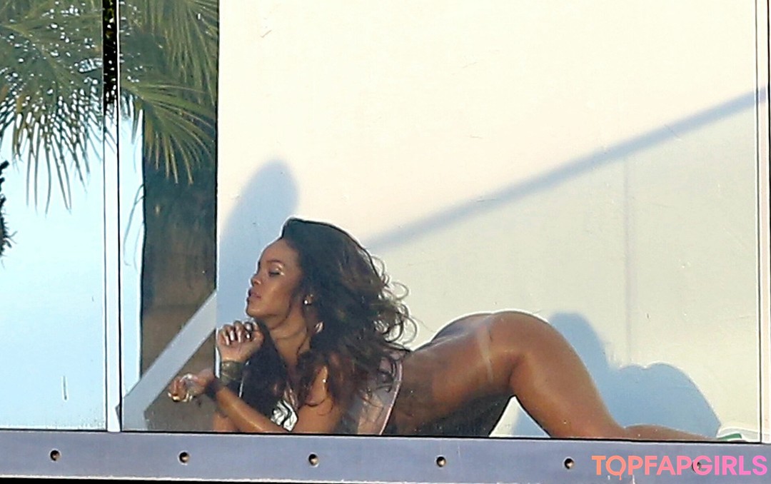 Photo nue de fuite OnlyFans de Rihanna #1221