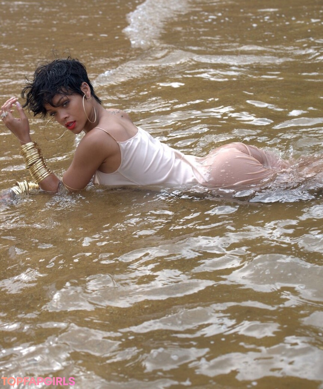 Photo nue de fuite OnlyFans de Rihanna #1375